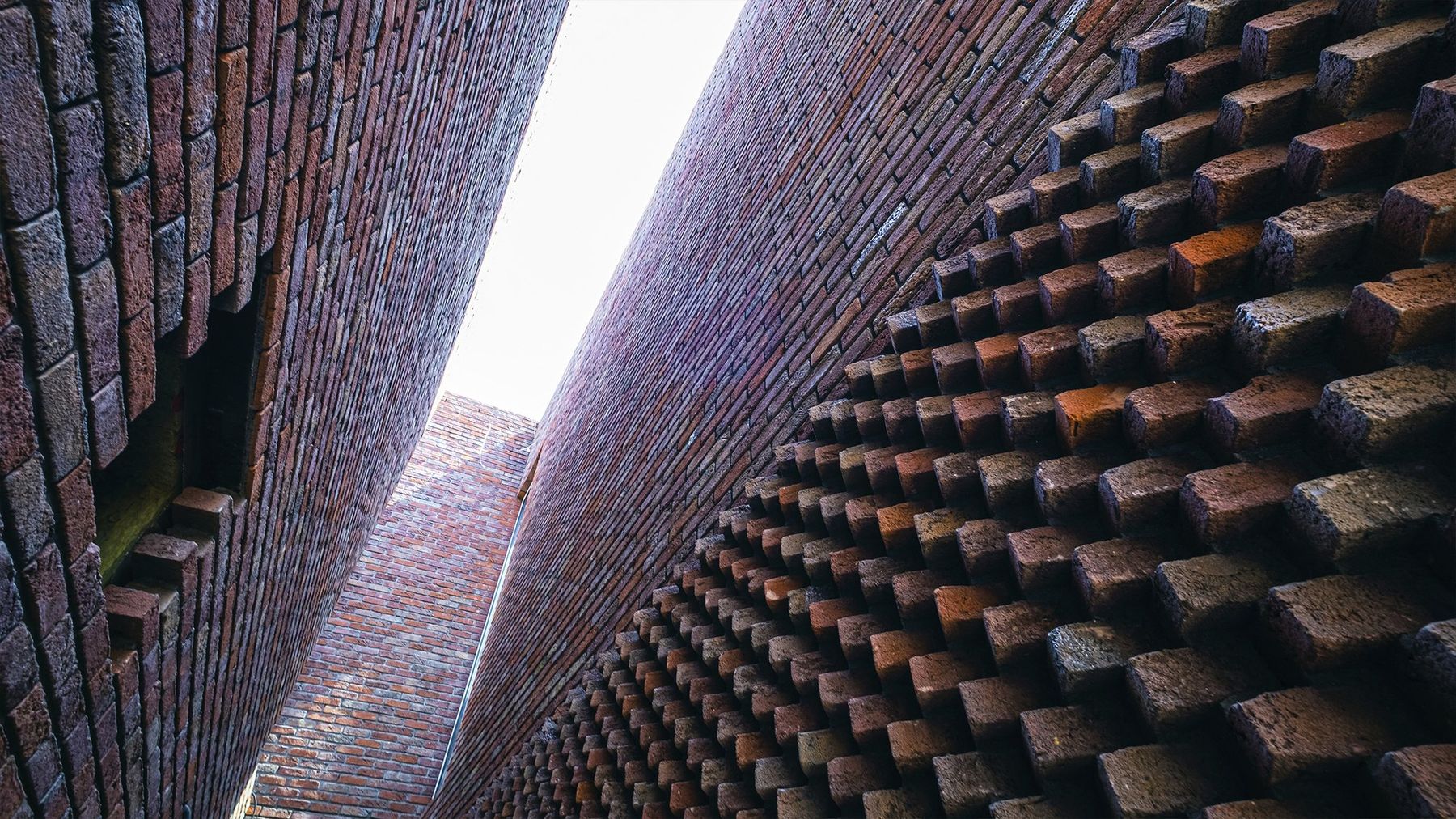 Openwork bond · brick screen